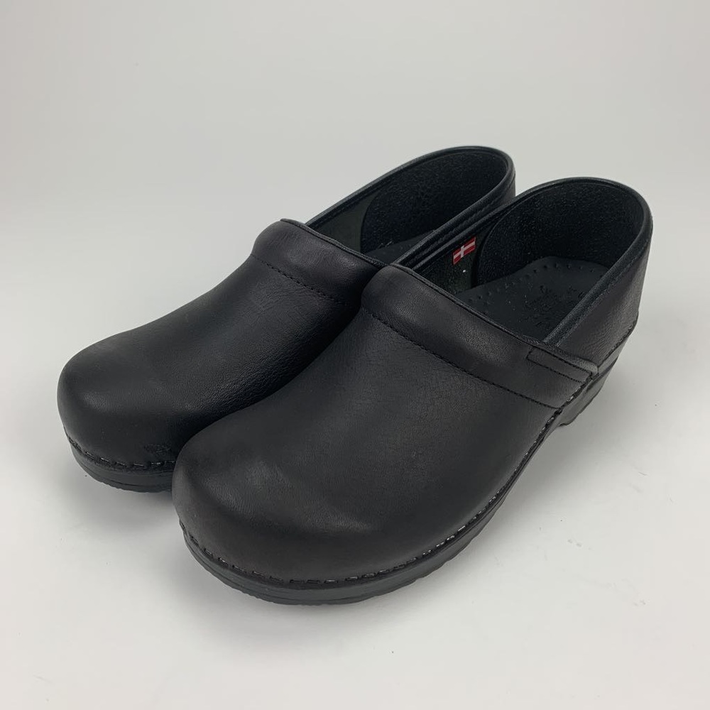 Sanita women’s Margo clogs shoes black slip on